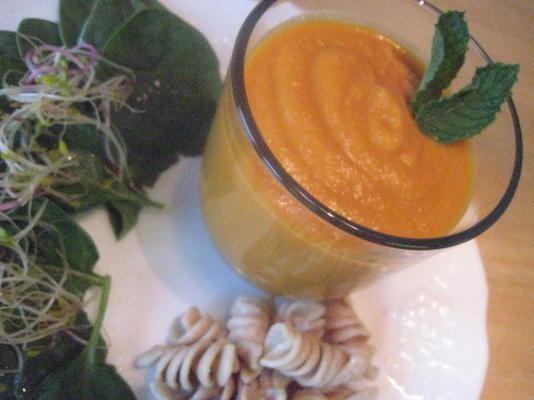 sopa de cenoura thai cremosa (vegan)