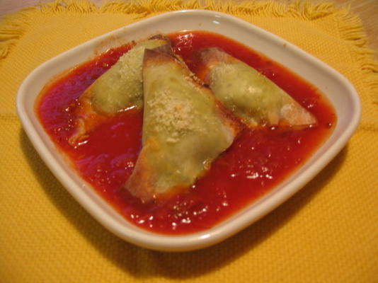 ricota com ervas ganhou toneladas w / molho de tomate picante