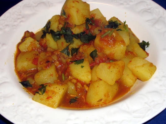 batatas indianas cozidas com gengibre: labdharay aloo