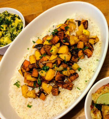 inhame e manga ao curry de arroz basmati