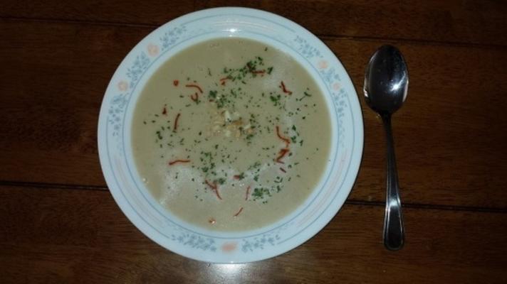 sopa de cebola e amêndoa sherried com açafrão