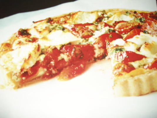 tomate fresco e quiche de queijo de cabra