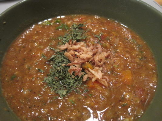 sopa de lentilha e tomate vermelha de estilo persa