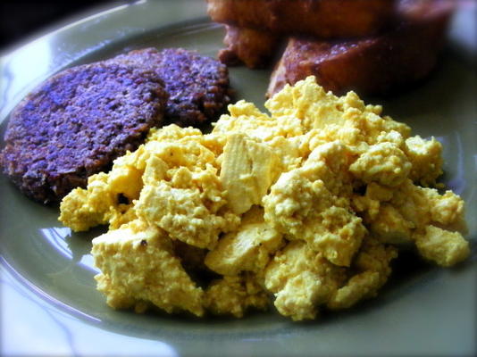 café da manhã básico tofu scramble