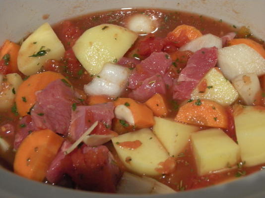 guisado de carne com tomate seco