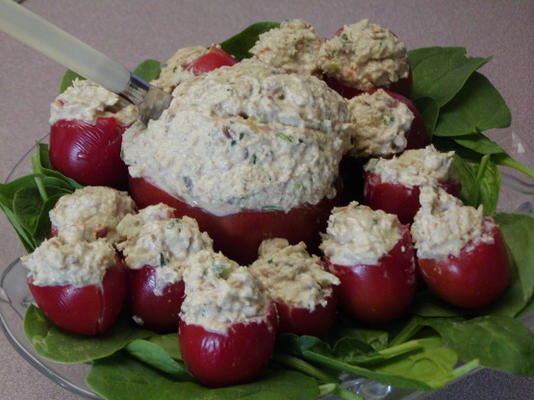 tomates recheados com salada chipotle de frango