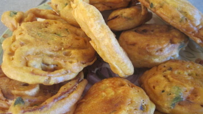 bolinhos de cebola (bhajas)