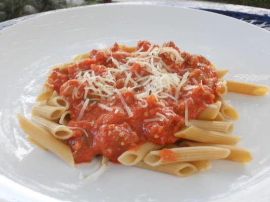 rigatoni com salsicha e creme