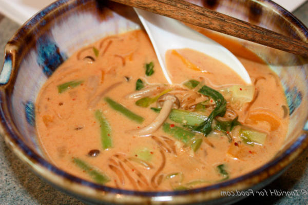 sopa de macarrão vegetal tailandês meu caminho