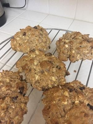 bolinhos fáceis da noz da canela da maçã