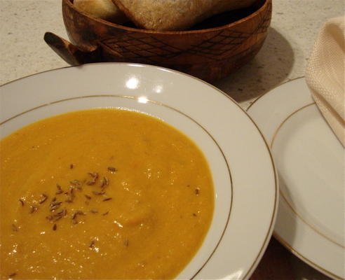 sopa temperada de cenoura e lentilha