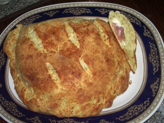 pão de queijo calabresa / calzone