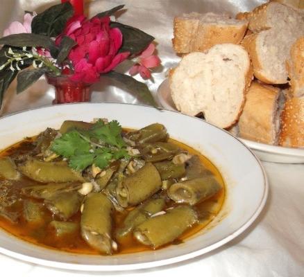 favas e alho algerianos (fandegrave; ves en sauce)