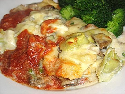 tortellini com tomate e molho de cogumelos parmesão
