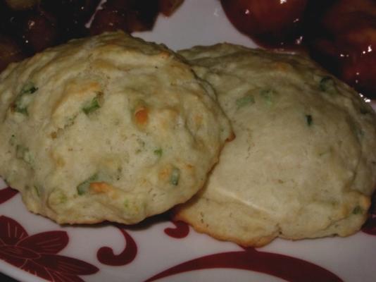 biscoitos de gota de cebola verde