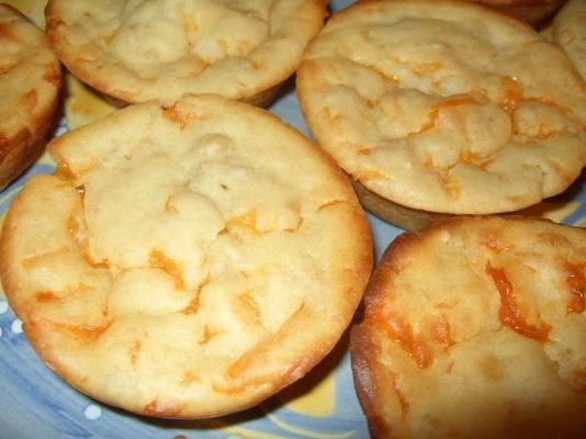 muffins de farelo de queijo cheddar