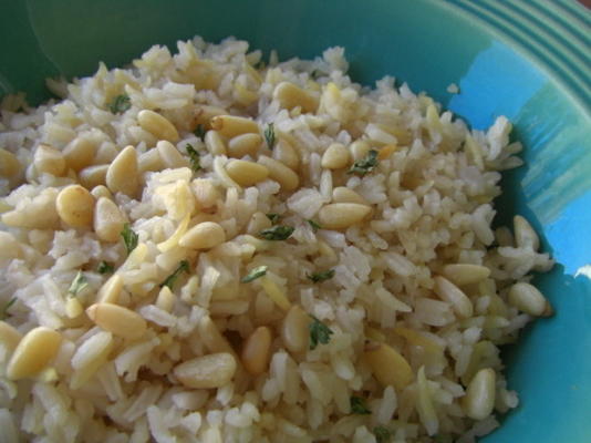 pilaf de arroz com pinhões