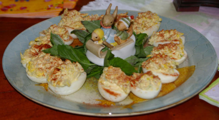 ovos recheados com carne de caranguejo