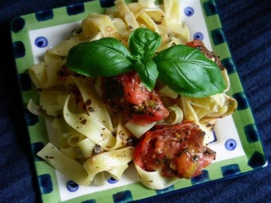 linguini com tomate cru e manjericão