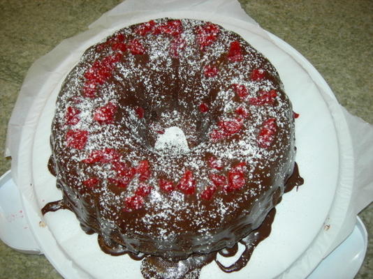 bolo de chocolate com trufas de cereja