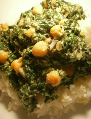 guisado de espinafre e grão-de-bico