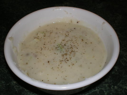 gurken und kartoffelsuppe (sopa de pepino e batata)