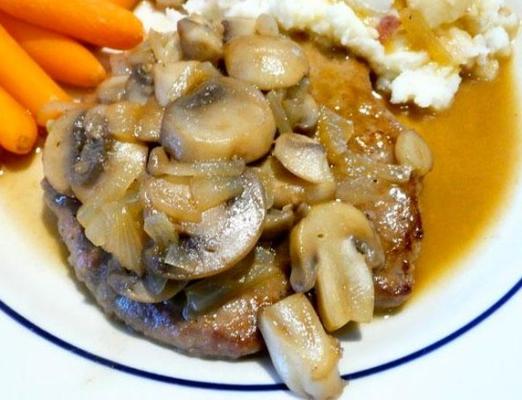 Bifes com cubos de cogumelos