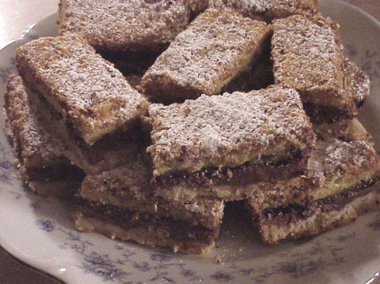 quadrados de chocolate cítrico em camadas