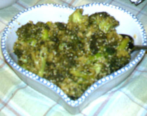 salada de gergelim torrado brócolis