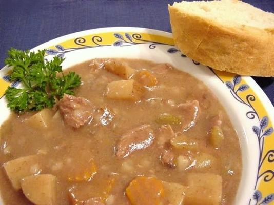 pote de panela de barro e sopa de batata