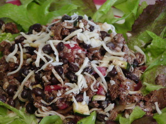 peru de tex-mex e salada de feijão preto