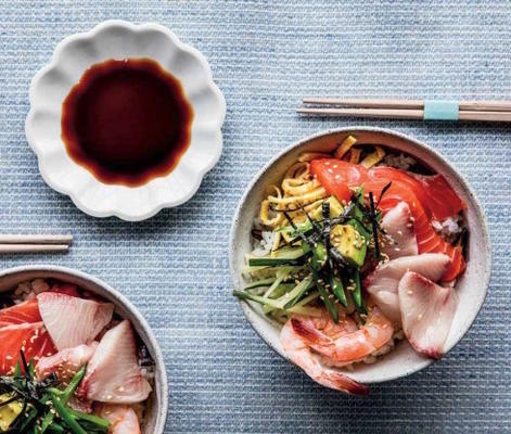 home-style andldquo; sushiandrdquo; sobre o arroz (chirashizushi)