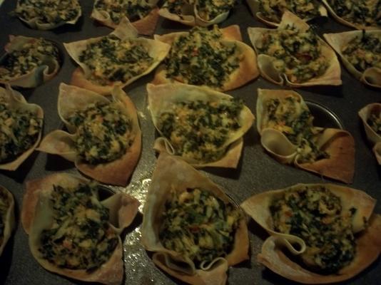 taças de espinafre e alcachofra