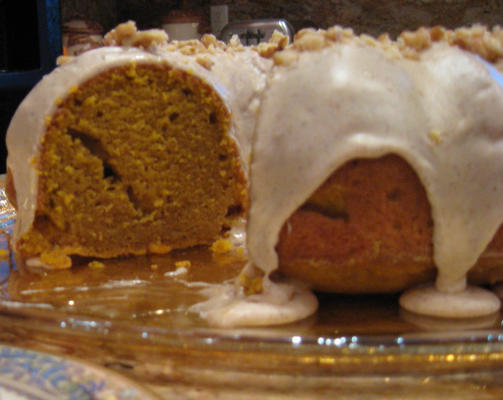 Bolo de abóbora com esmalte de canela