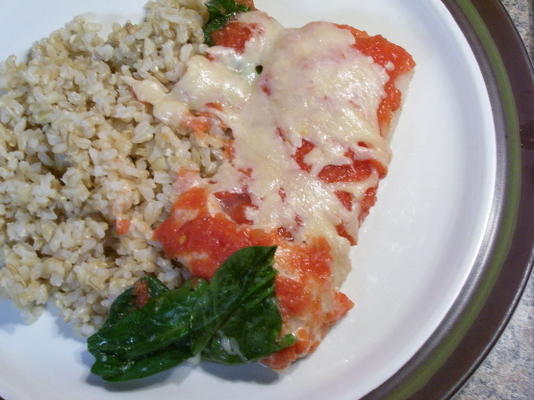peixe assado com espinafre e tomate