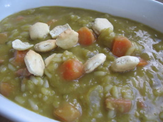 panela de barro sopa de ervilha e presunto