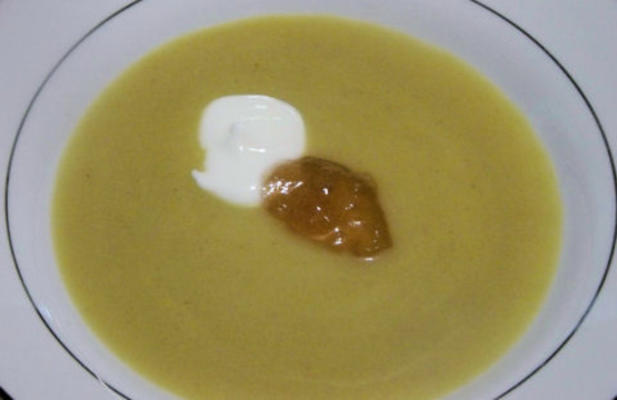 sopa de abóbora amarela curried gelada