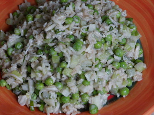 ervilhas e salada de arroz com molho de leitelho