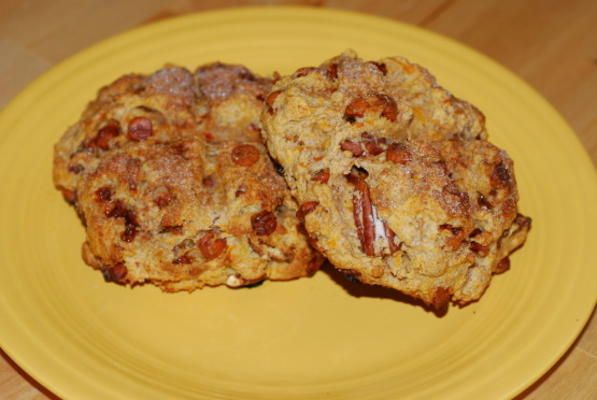 bolinhos de batata-doce de canela maple com nozes