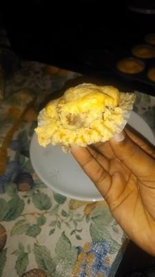 café da manhã em um muffin de milho