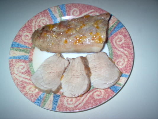 carne de porco e cenouras vitrificadas alaranjadas
