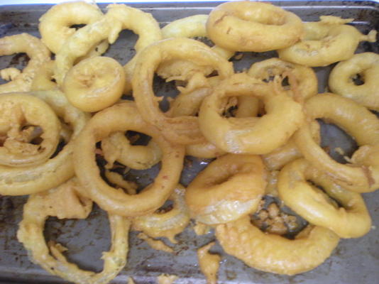 anéis de cebola fritos crocantes