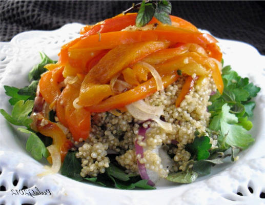 capsicum assado (pimentão) e salada de quinoa