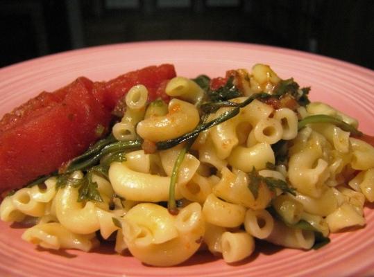 macarrão e legumes esmagados