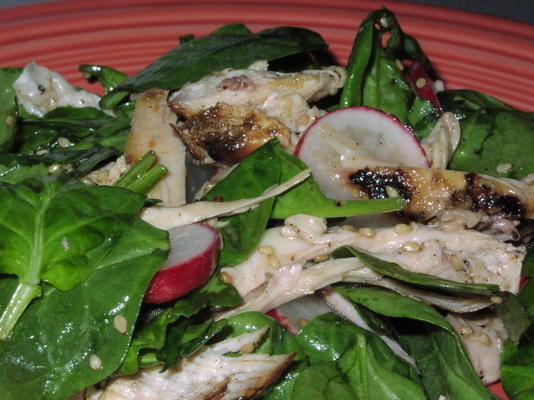 limpo comer gergelim salada de espinafre com frango