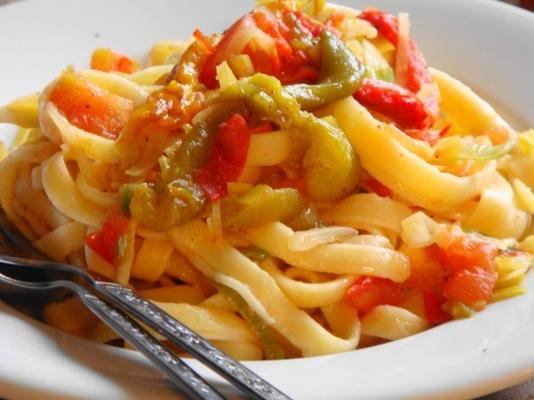 Fettuccine com pimentos assados ​​- vegan