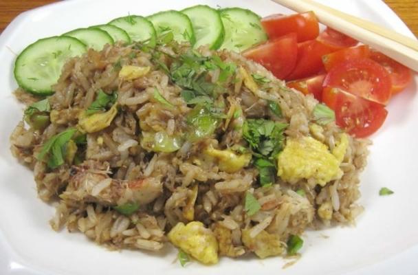 arroz frito de caranguejo tailandês do grande john (khao phad pu)