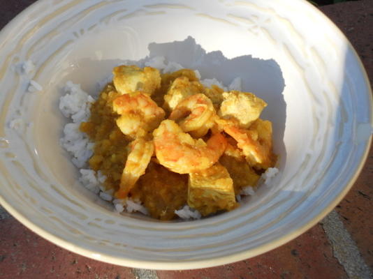 frango ao curry e camarão