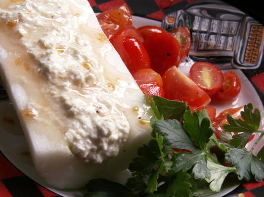 salada de pepino recheado com queijo feta