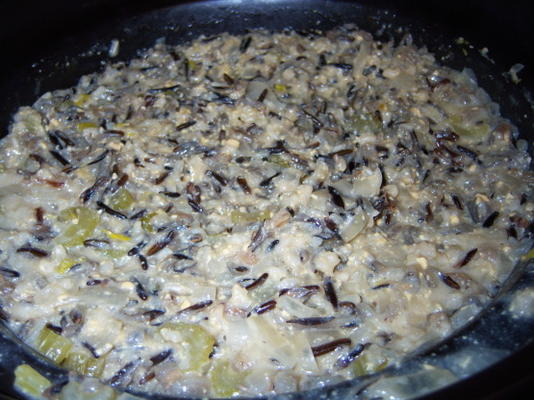 caçarola de arroz selvagem de panela de barro